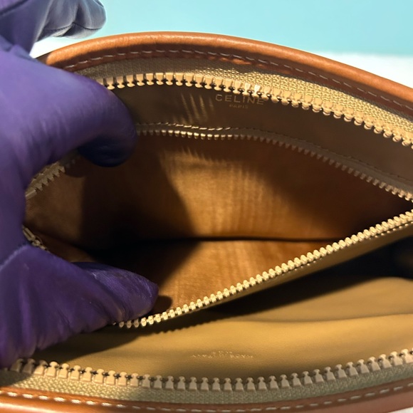 CELINE Clutch in Beige Canvas. Authentic and pre-owned. - Picture 13 of 14